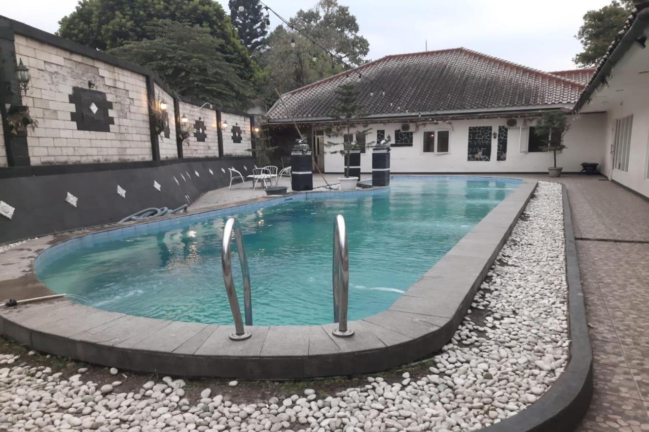 Reddoorz At Rck Megamendung Puncak Hotel Bagian luar foto