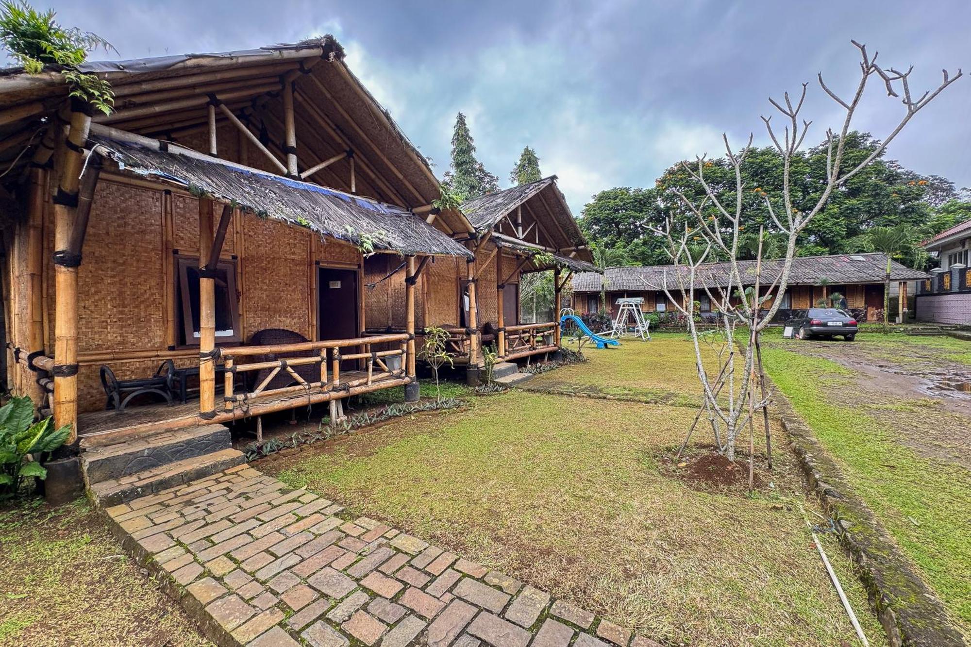 Reddoorz At Rck Megamendung Puncak Hotel Bagian luar foto