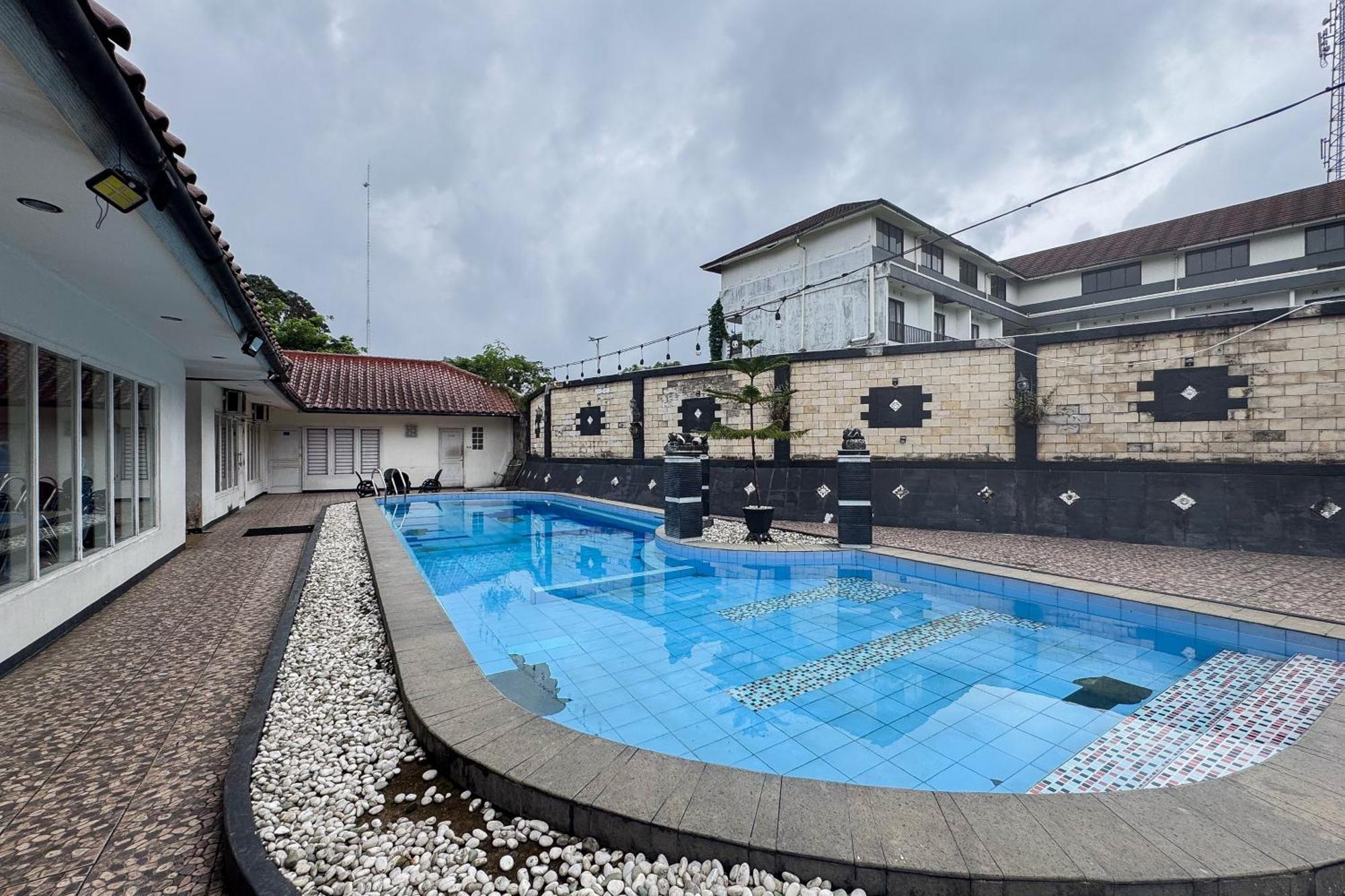 Reddoorz At Rck Megamendung Puncak Hotel Bagian luar foto