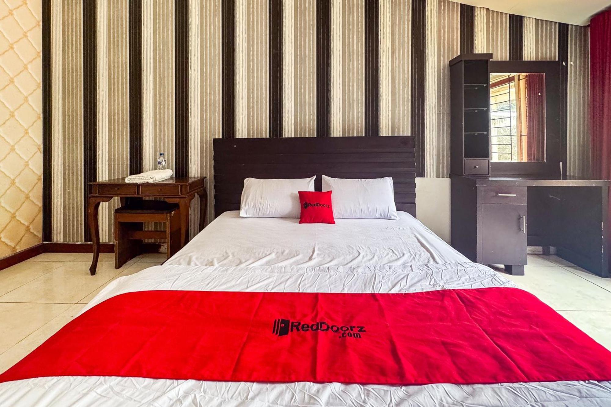 Reddoorz At Rck Megamendung Puncak Hotel Bagian luar foto
